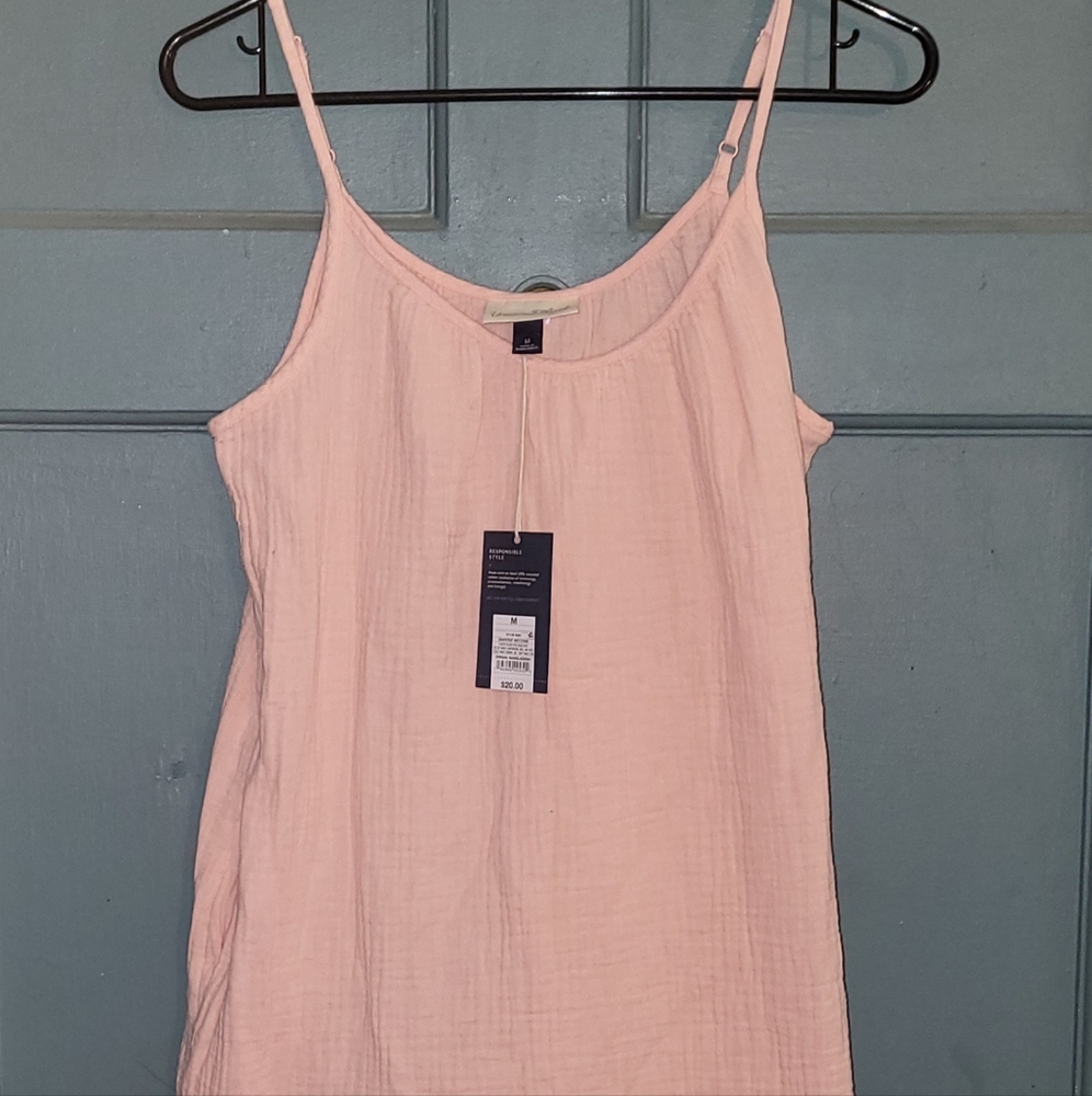 Universal Threads Pink Summer Dress. Size Medium. NWT.
